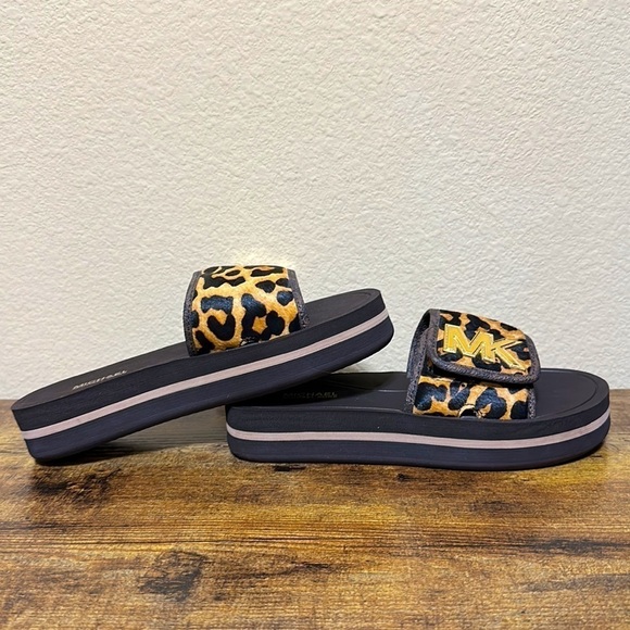 Michael Kors Womens Leopard Calf Hair Platform Slides Gold Logo Size 5 Resort - Picture 5 of 8
